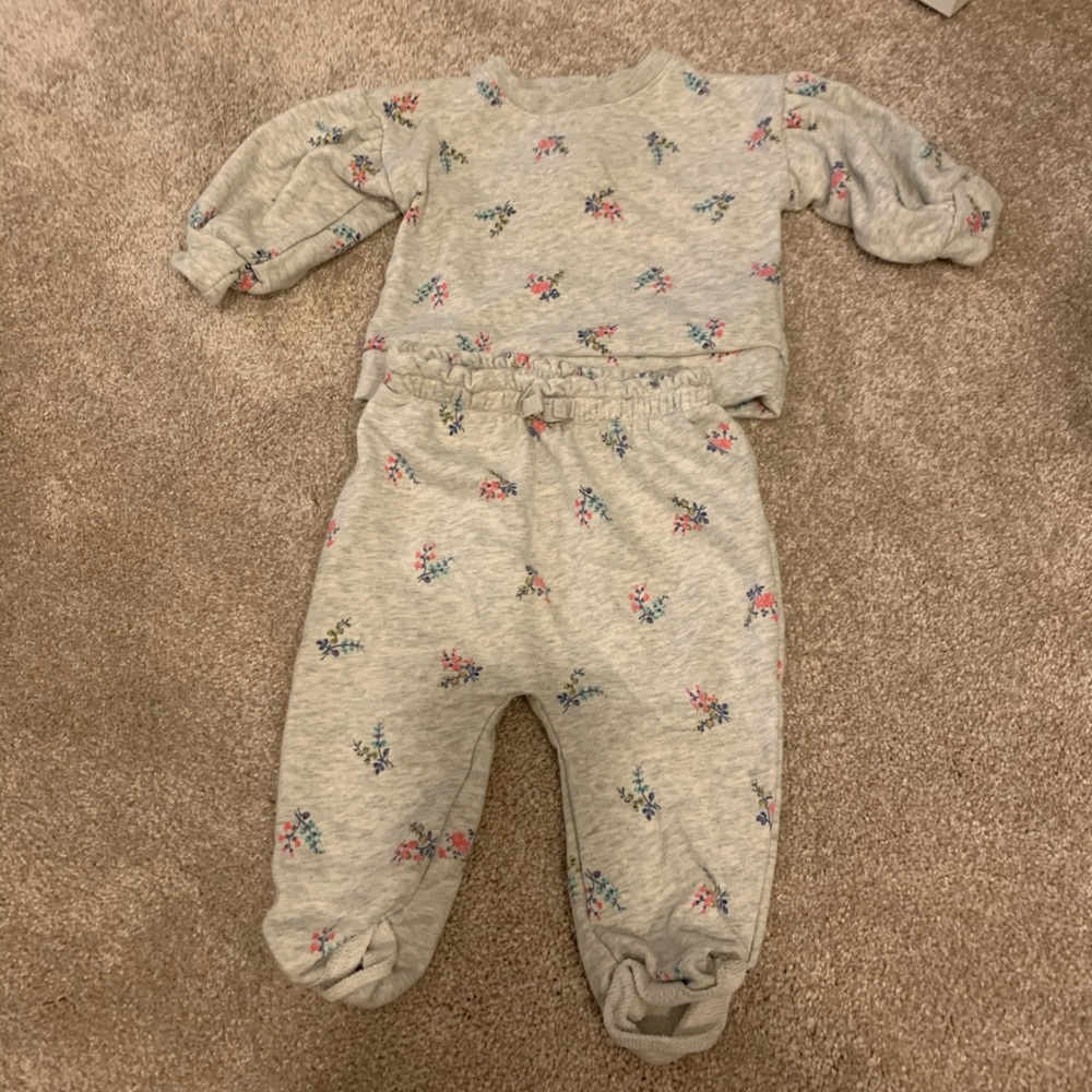Gap Sweat suit